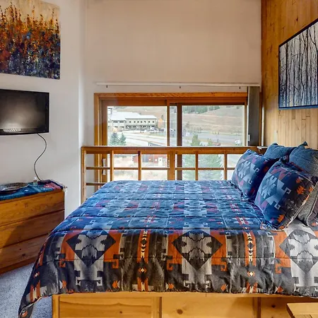 Summit House East Apartment