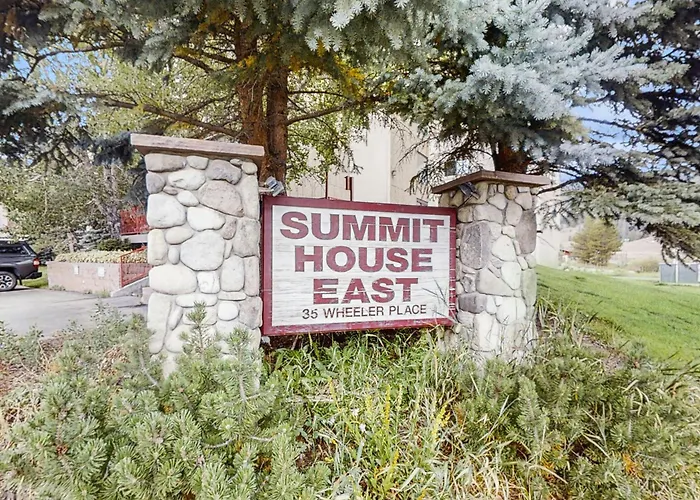 Apartment Summit House East 112 *